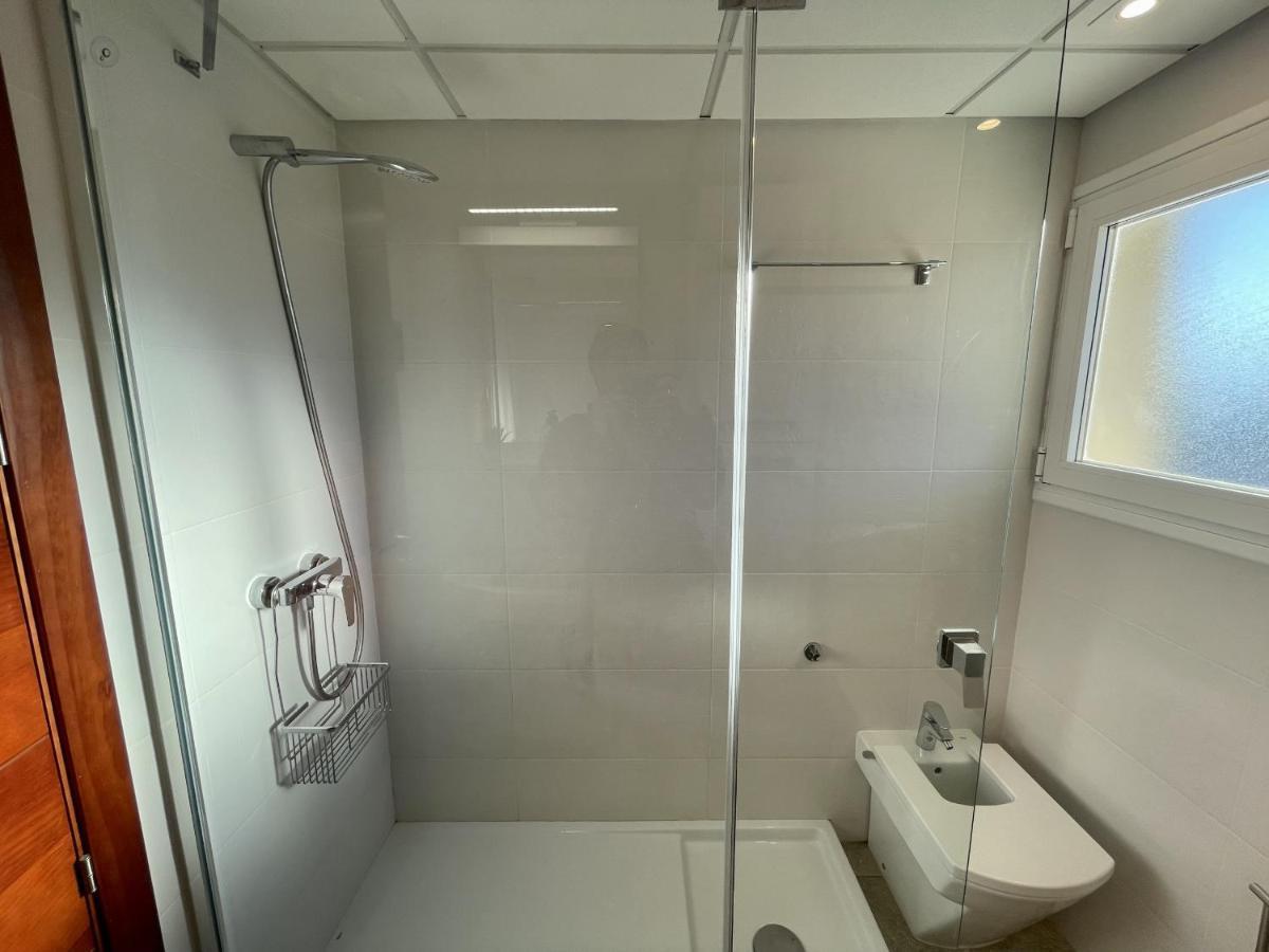 Exclusive Beachfront Apartment Torremolinos - Pool - Paddle - Tenis - Wifi - Central Aircon المظهر الخارجي الصورة