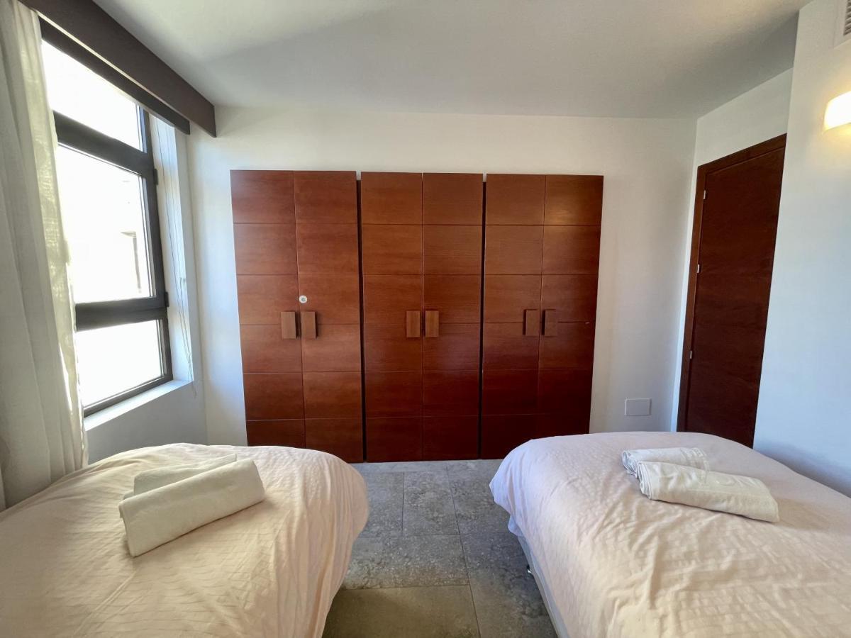 Exclusive Beachfront Apartment Torremolinos - Pool - Paddle - Tenis - Wifi - Central Aircon المظهر الخارجي الصورة