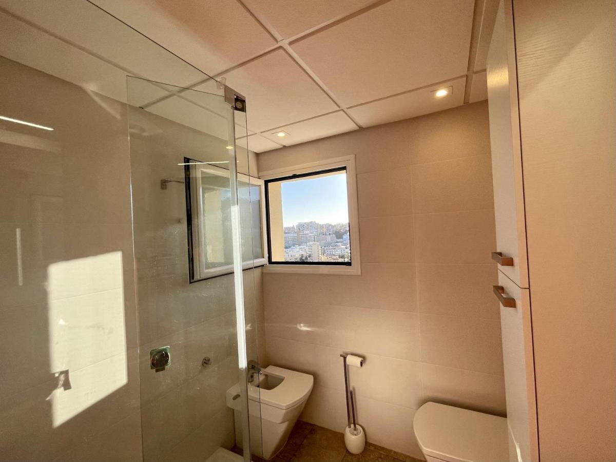 Exclusive Beachfront Apartment Torremolinos - Pool - Paddle - Tenis - Wifi - Central Aircon المظهر الخارجي الصورة