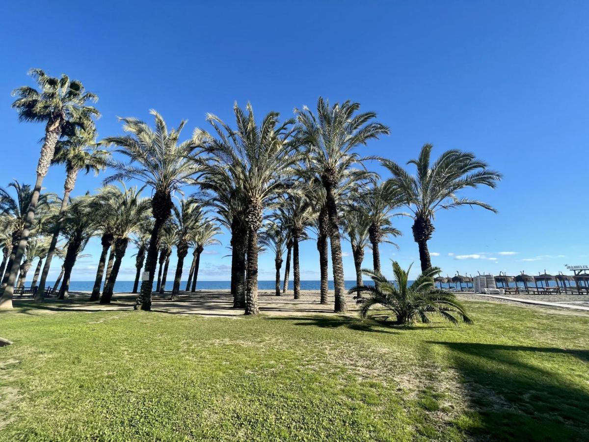 Exclusive Beachfront Apartment Torremolinos - Pool - Paddle - Tenis - Wifi - Central Aircon المظهر الخارجي الصورة