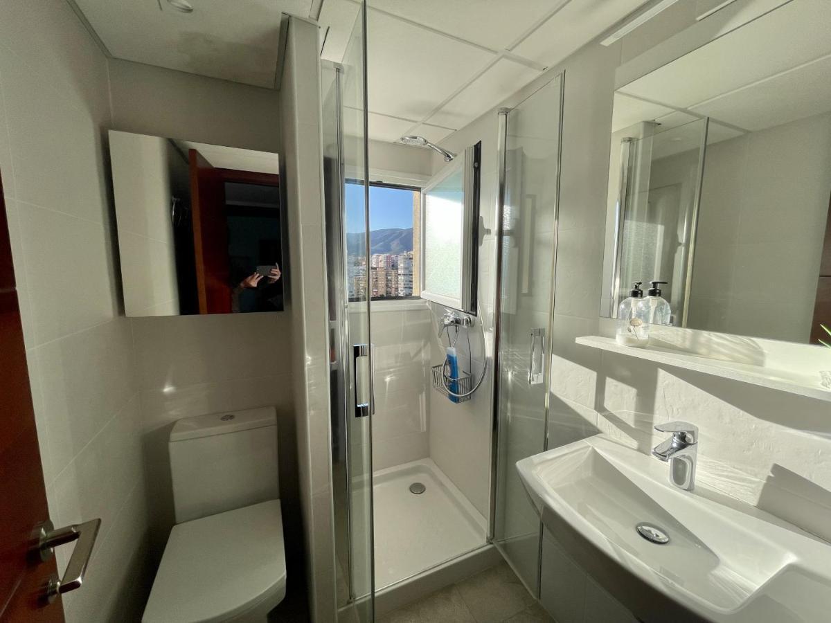Exclusive Beachfront Apartment Torremolinos - Pool - Paddle - Tenis - Wifi - Central Aircon المظهر الخارجي الصورة
