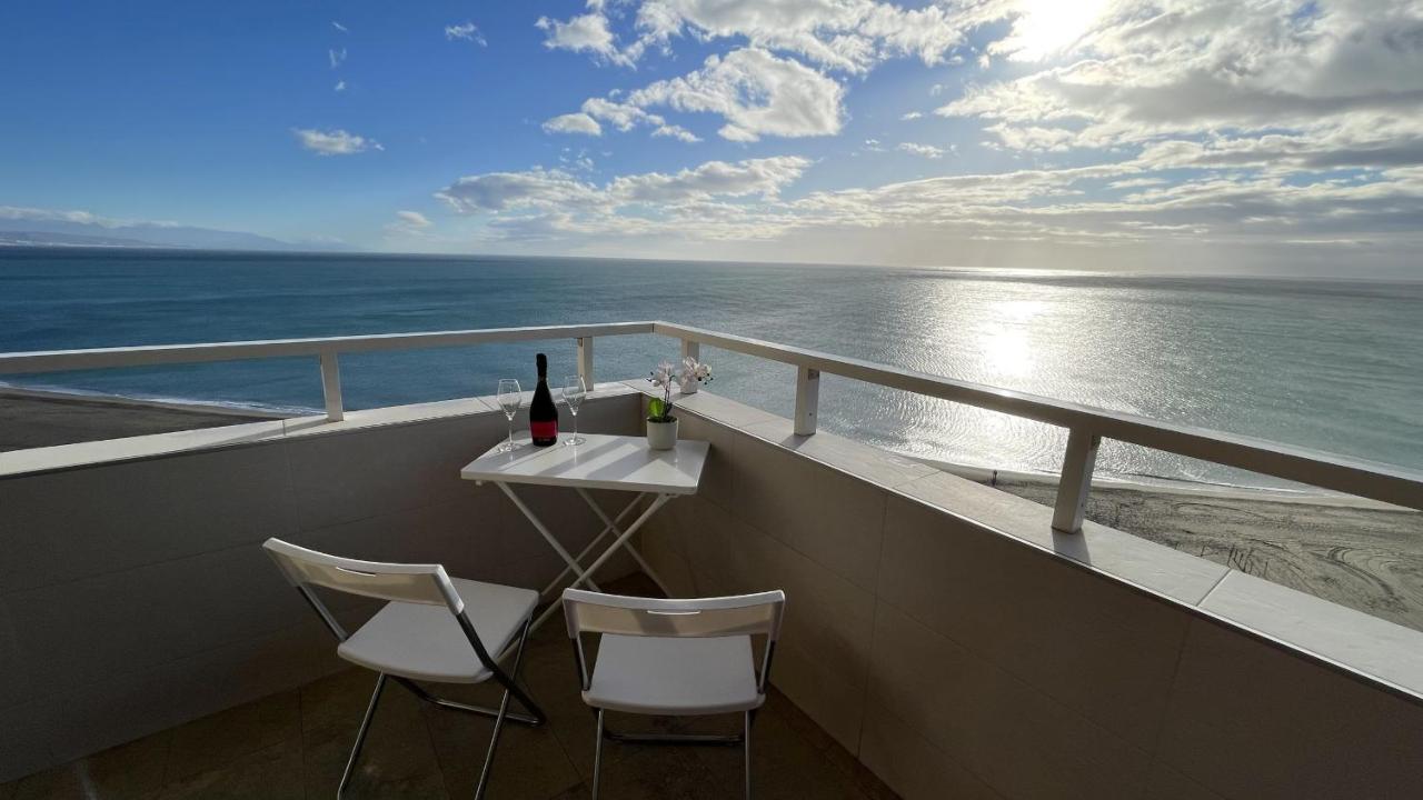 Exclusive Beachfront Apartment Torremolinos - Pool - Paddle - Tenis - Wifi - Central Aircon المظهر الخارجي الصورة