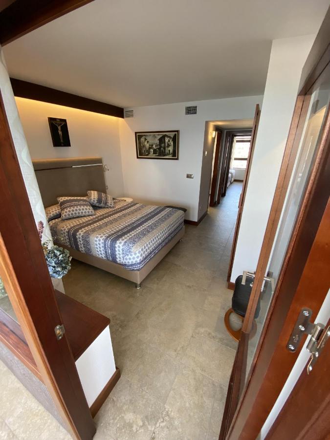 Exclusive Beachfront Apartment Torremolinos - Pool - Paddle - Tenis - Wifi - Central Aircon المظهر الخارجي الصورة
