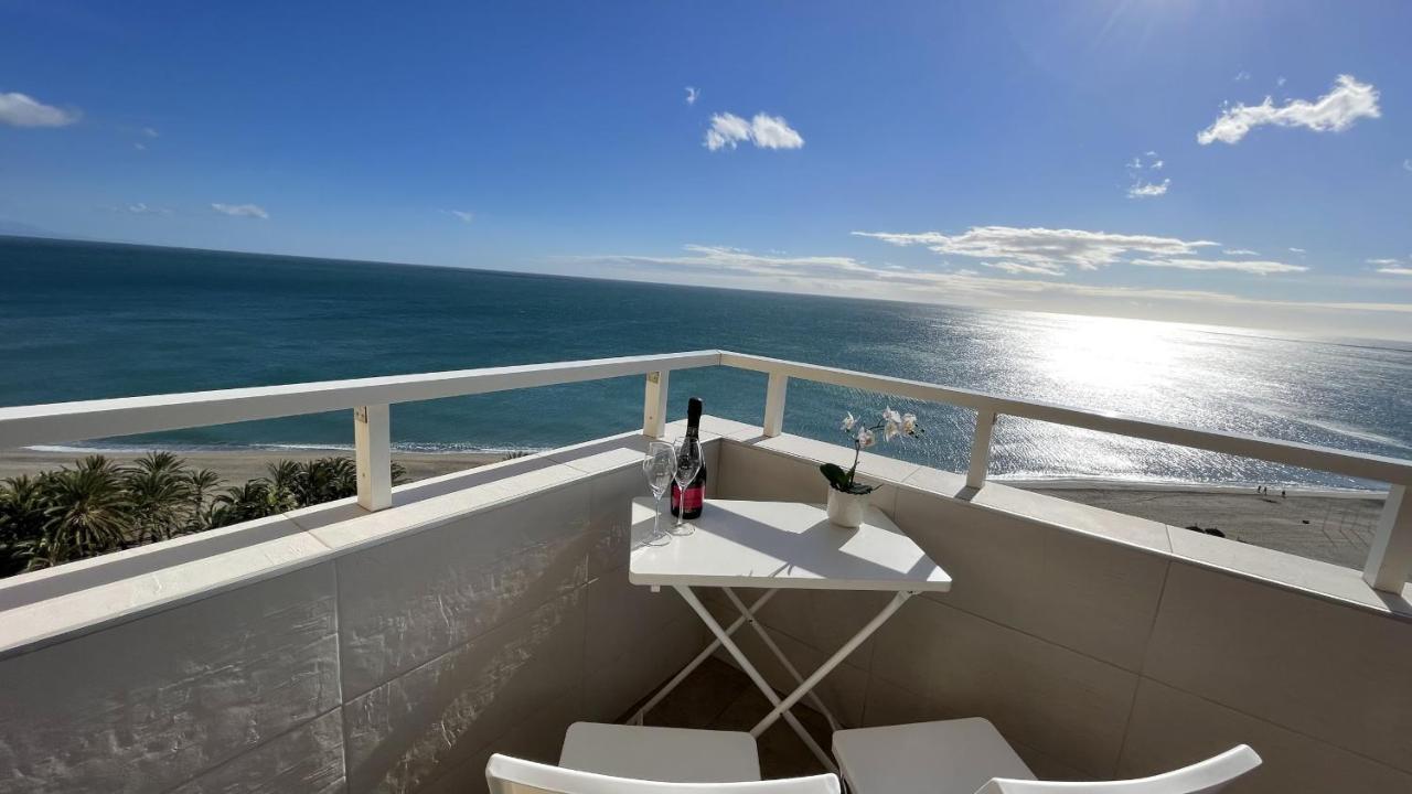 Exclusive Beachfront Apartment Torremolinos - Pool - Paddle - Tenis - Wifi - Central Aircon المظهر الخارجي الصورة